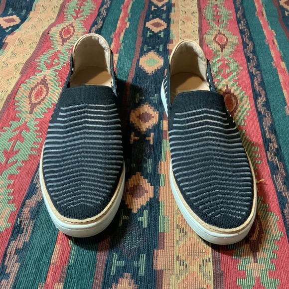 UGG Shoes - UGG‎ Sammy Breeze Slip On Sneaker size 8